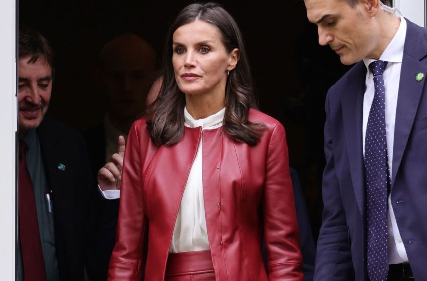  Βασίλισσα Letizia: Η φθινοπωρινή εμφάνιση με total leather look