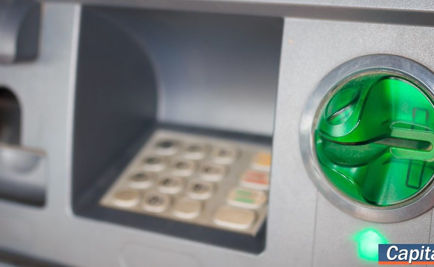  Πώληση των ATMs εξετάζουν οι τράπεζες